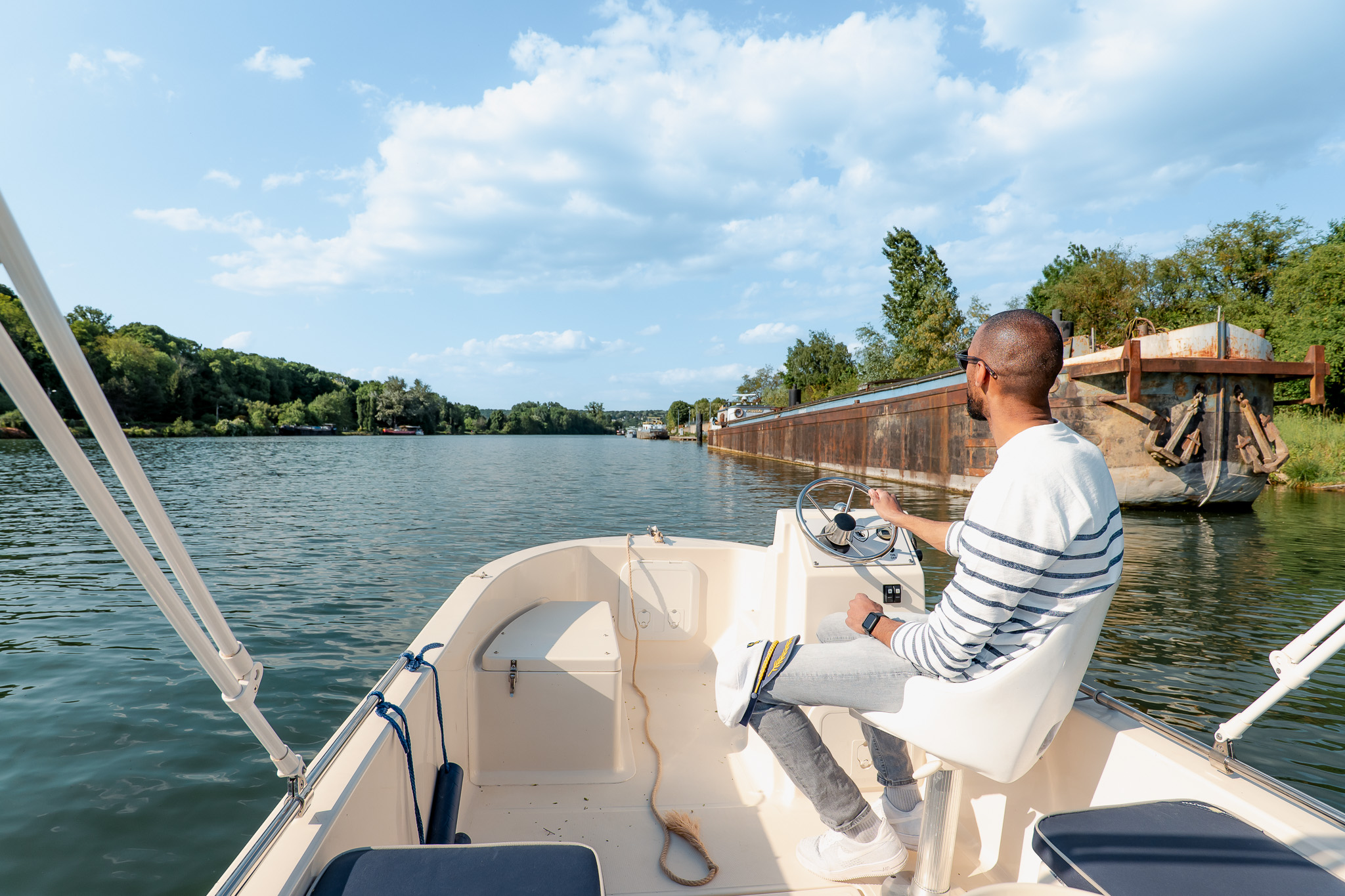 Péniches sur la Seine à Moret-Seine-et-Loing