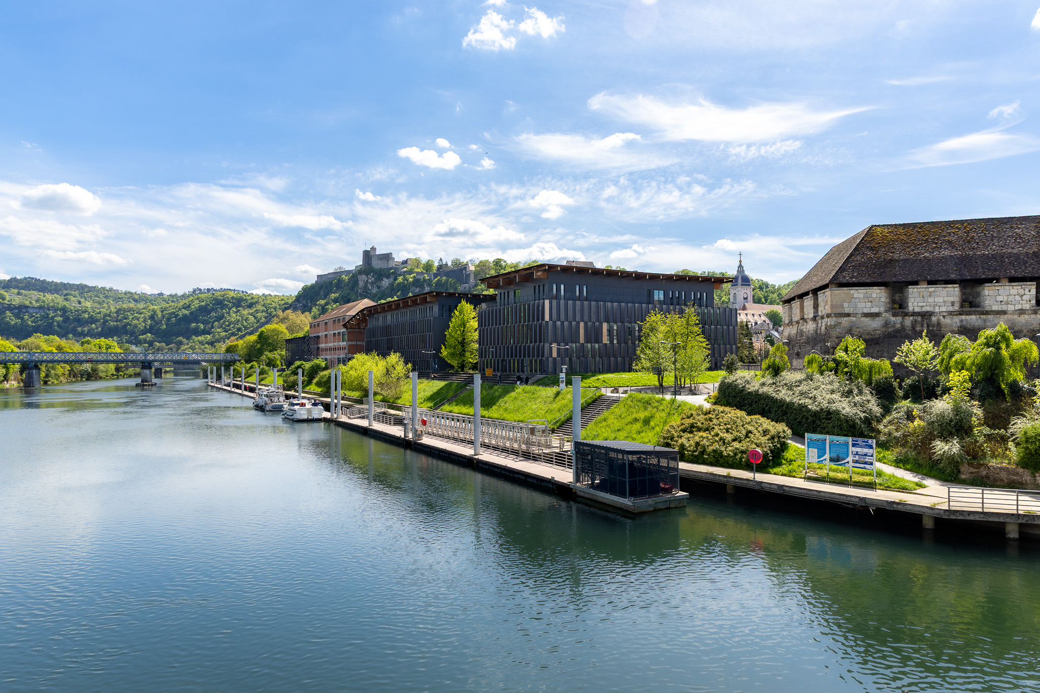 Vue sur les berges de Besançon