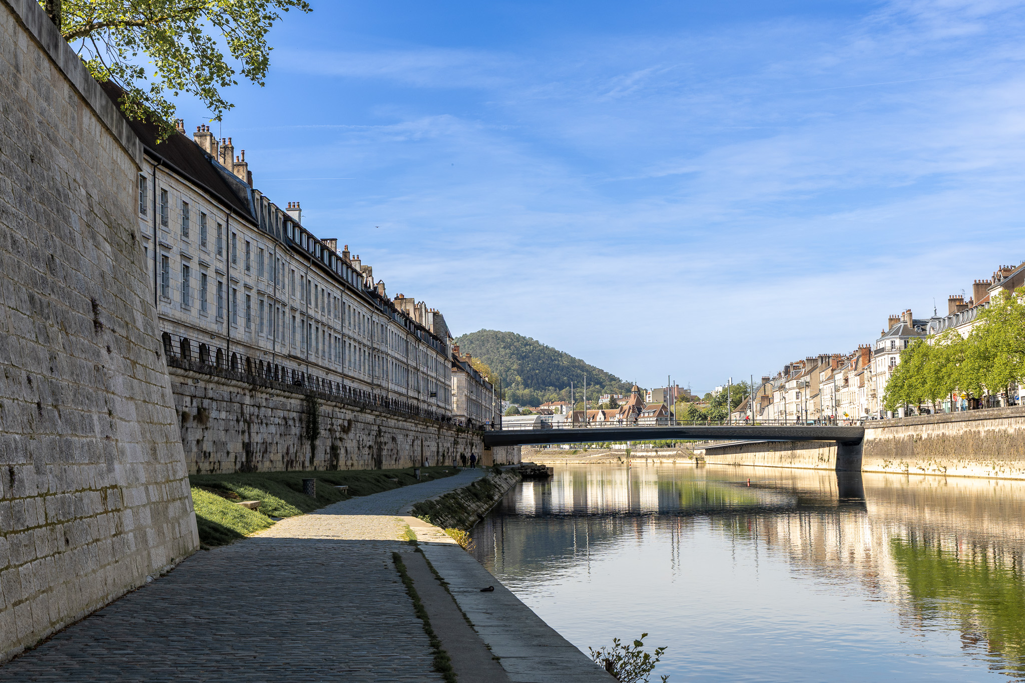 promenade sur les quais de Besançon