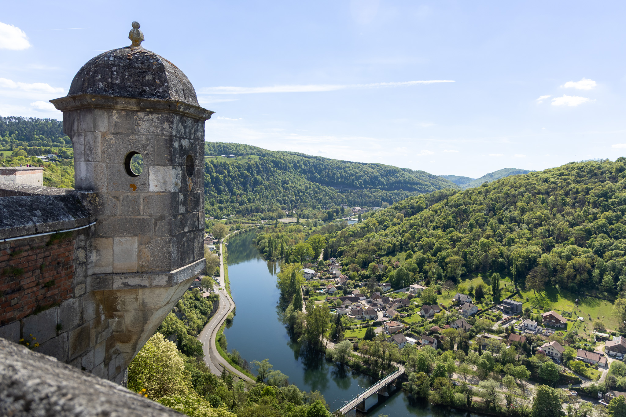 Vue sur la colline de Besançon depuis la Citadelle de Vauban